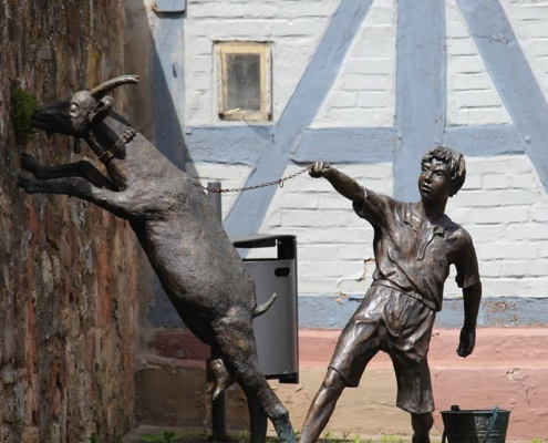 Bronzefigur - Junge mit Ziege - Rotenburg a.d. Fulda